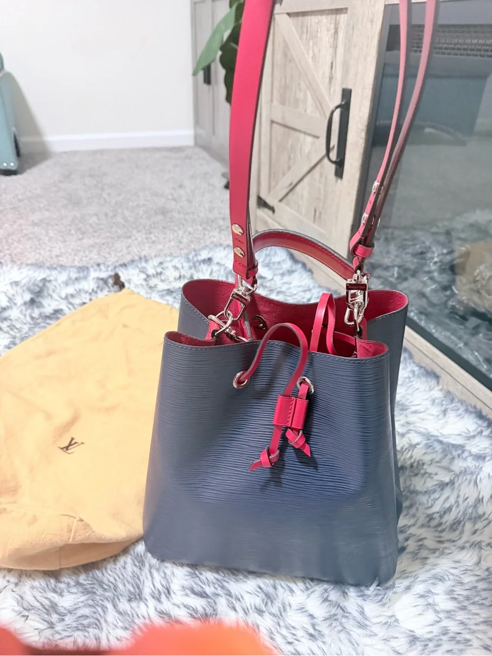 Louis Vuitton NeoNoe BB epi leather navy/red bucket bag
